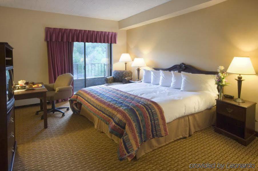 Chateau Resort & Conference Center Танерсвил Стая снимка