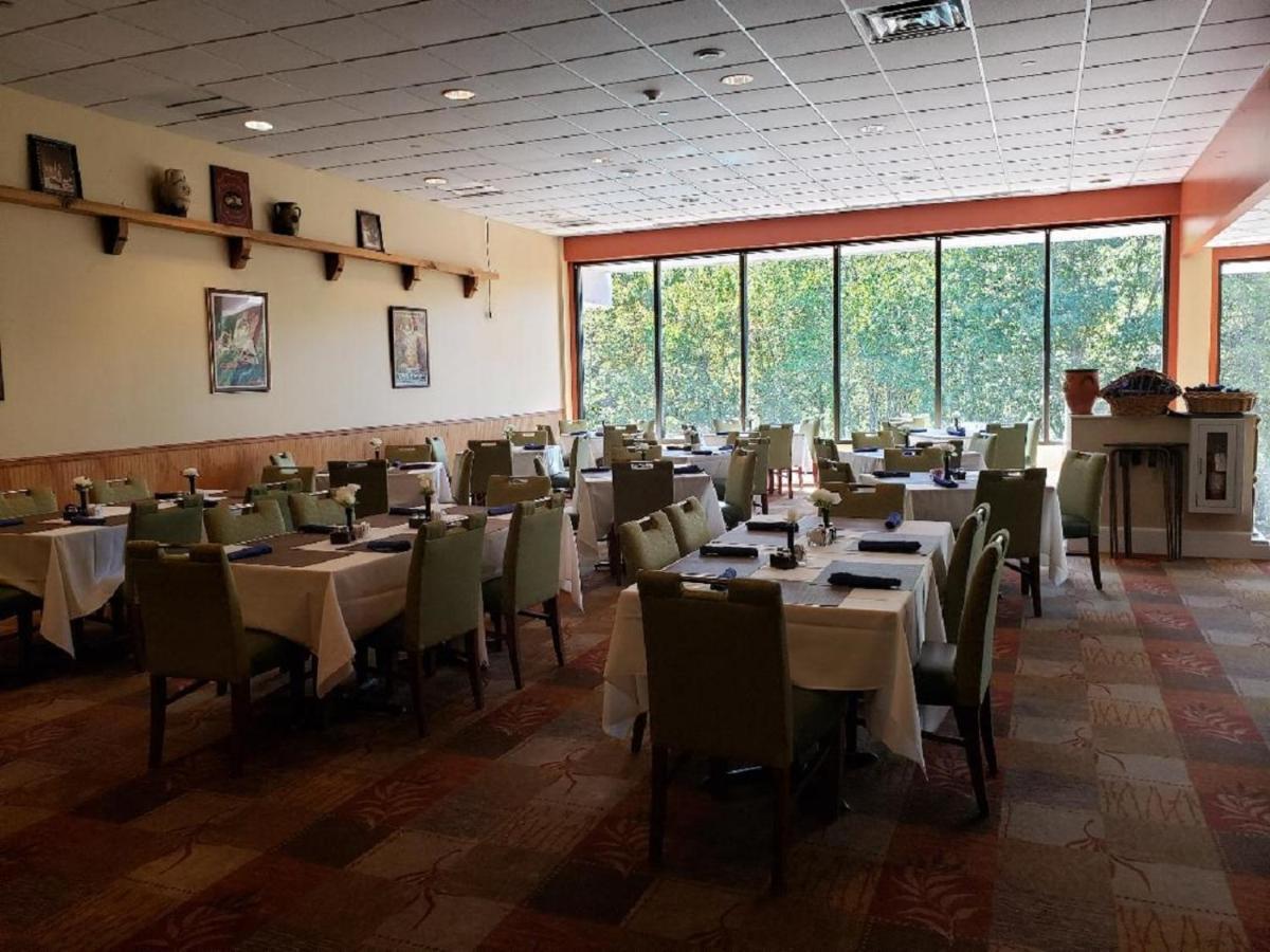 Chateau Resort & Conference Center Танерсвил Екстериор снимка